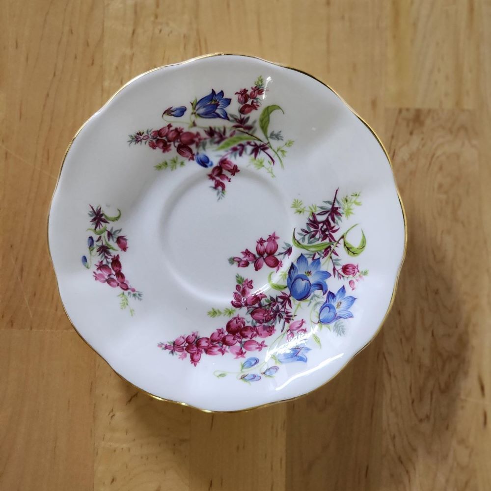 Juego de taza de té y platillo de porcelana de hueso floral azul rosa Royal Albert