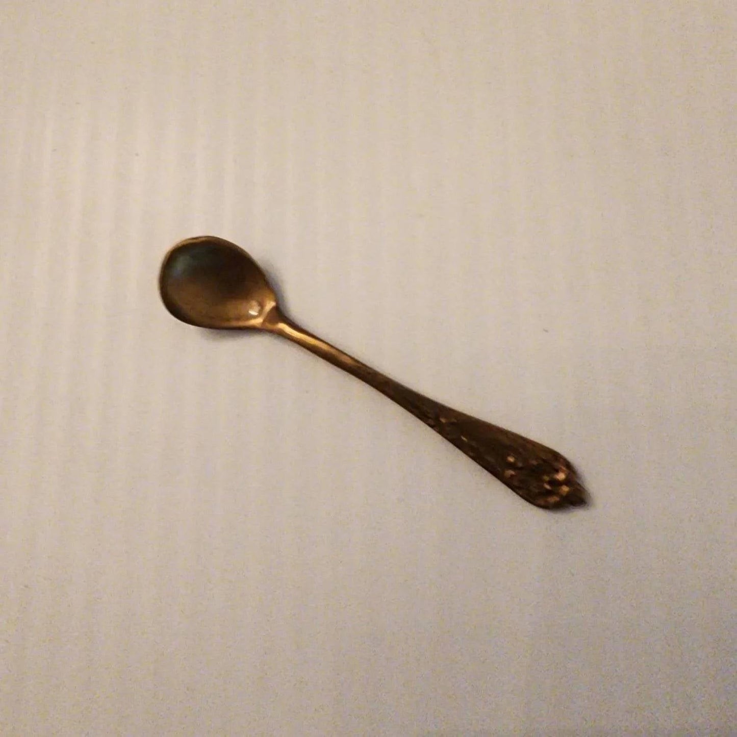 Ceramic box with two bobble birds on the top