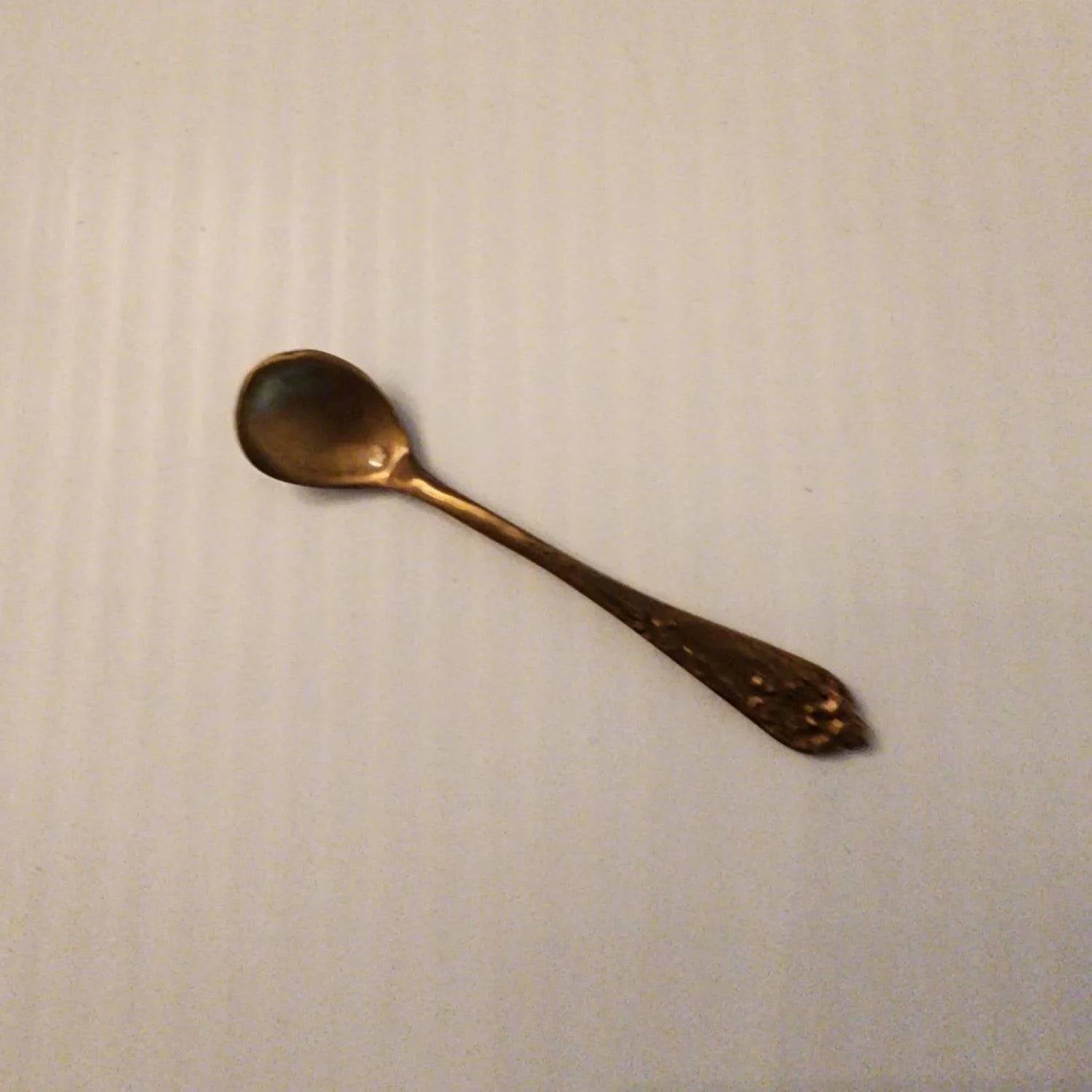 Ceramic box with two bobble birds on the top