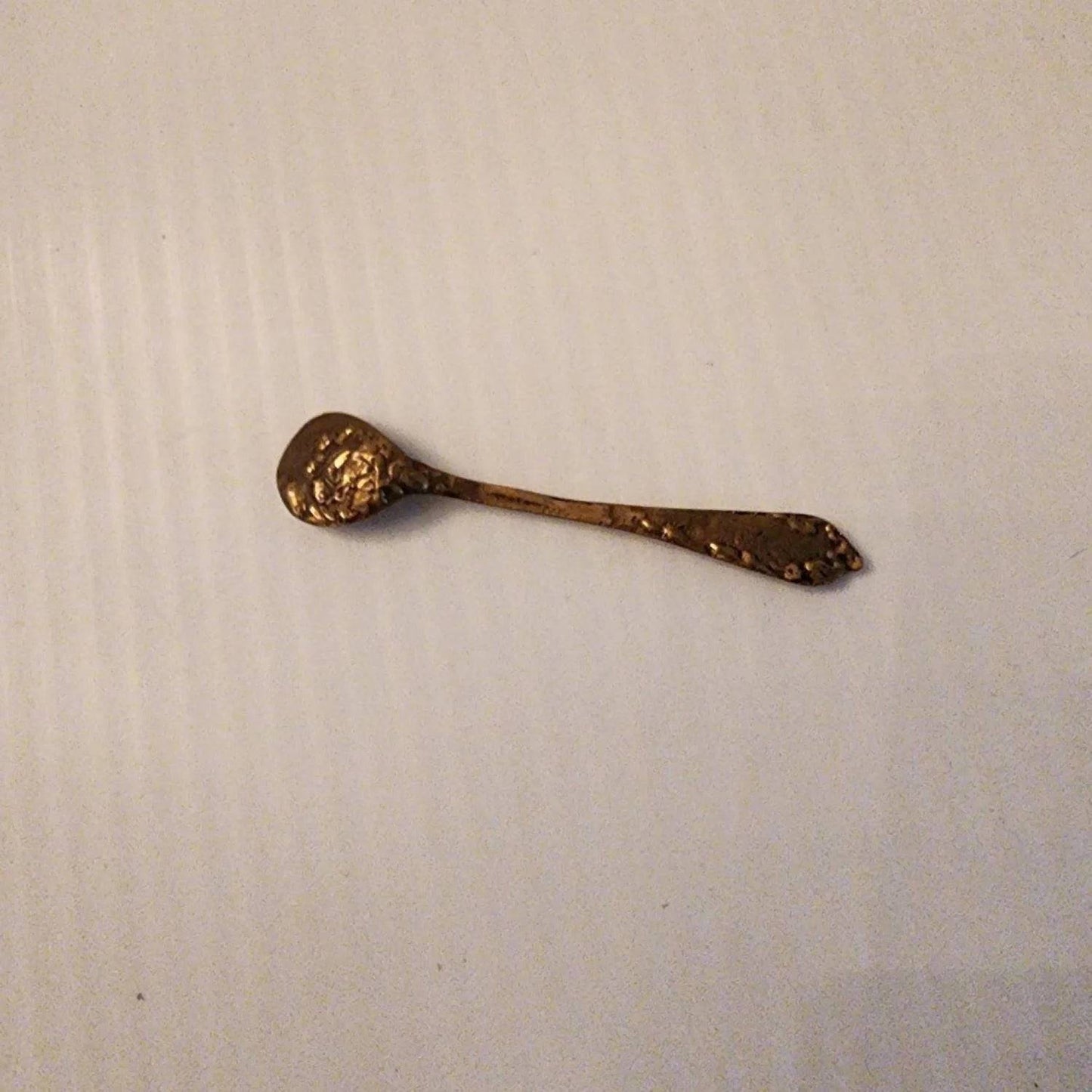 Ceramic box with two bobble birds on the top