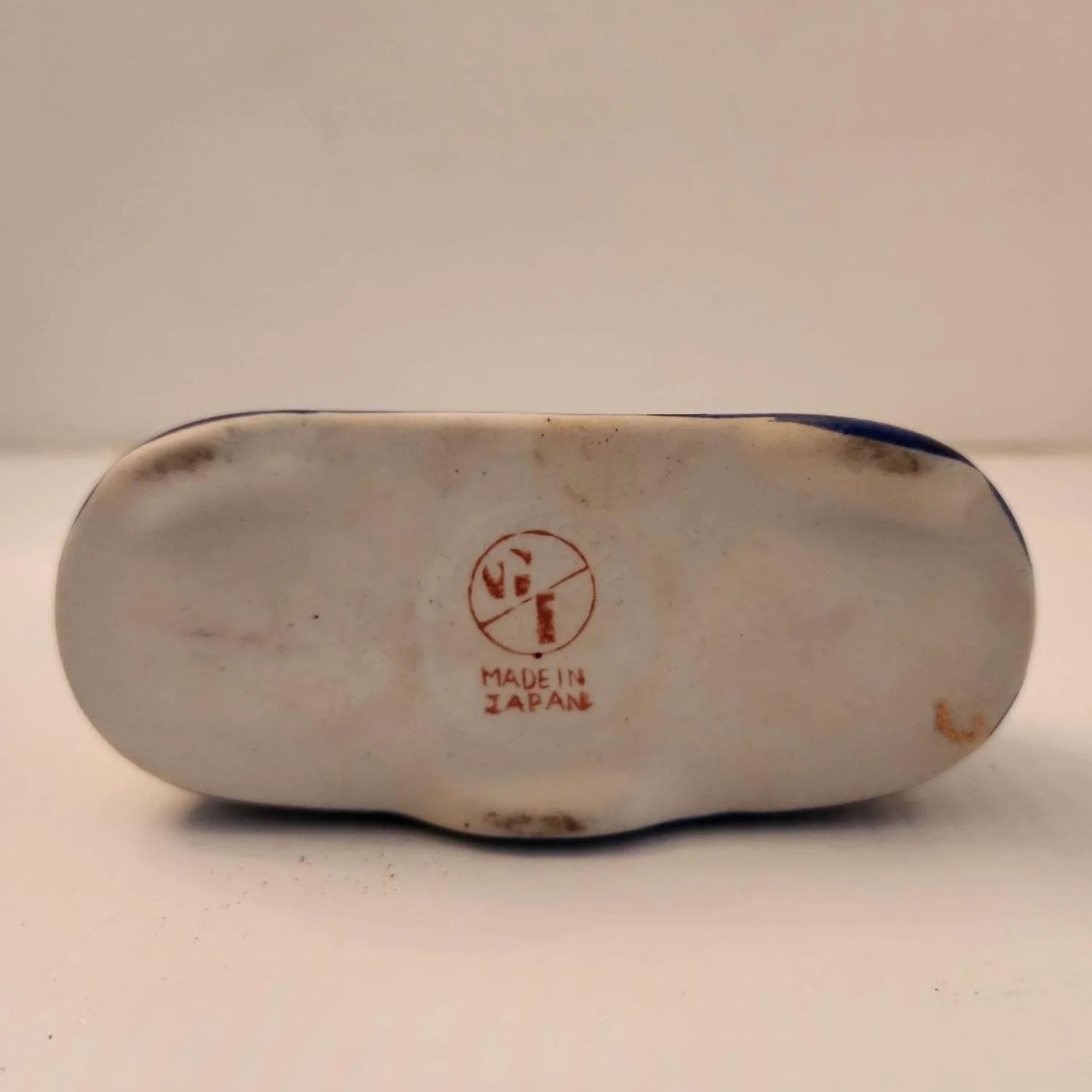 Delicate ceramic tray adorned with two bird designs.