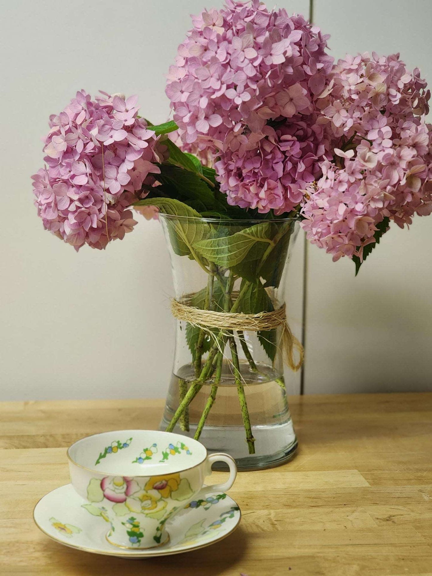 Royal Doulton Art Décor Floral Vintage Tea Cup & Saucer Set