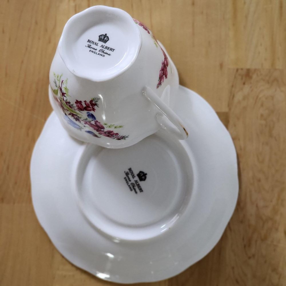 Juego de taza de té y platillo de porcelana de hueso floral azul rosa Royal Albert