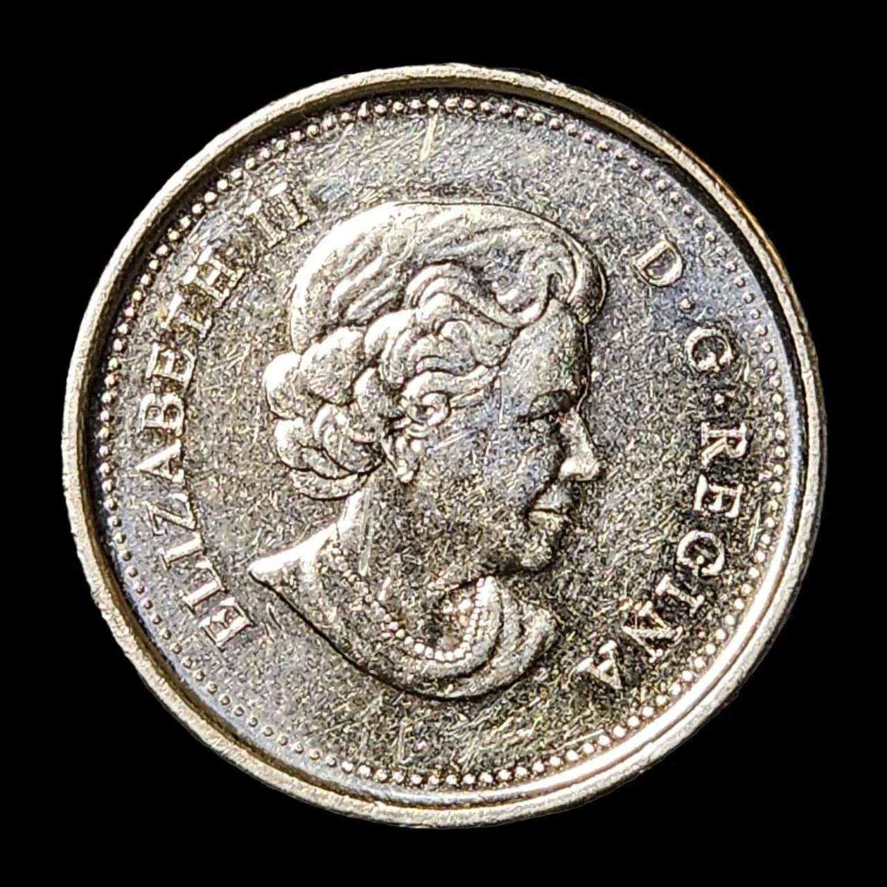 Canada 25 cents coin featuring an falcon.